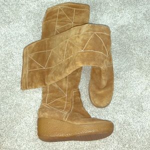 ♥️ Shearling knee high wedge boot ♥️